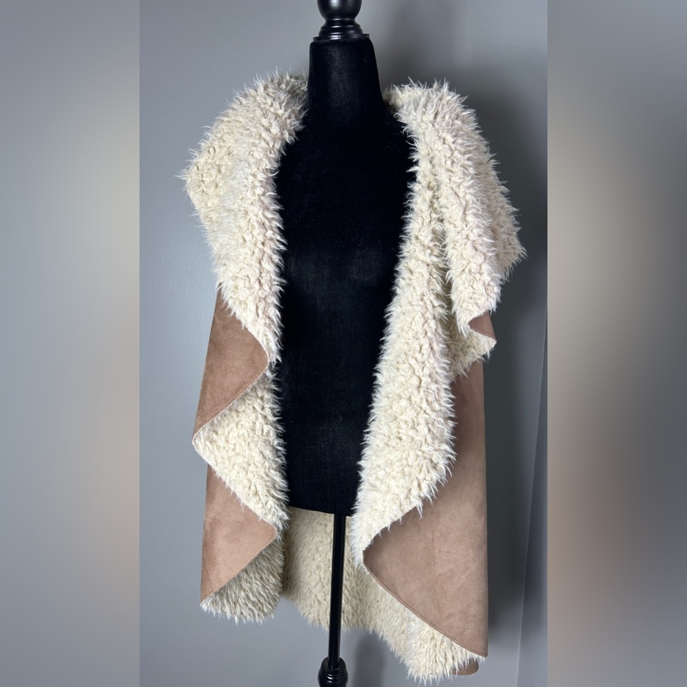 QUIZ Clothing NWT Vest/Wrap Faux Fur Lined Microfibre Size S/M
